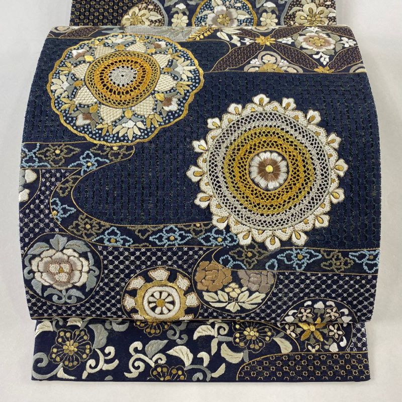 袋帯 美品 逸品 華文 草花 金銀糸 刺繍 紺色 六通 正絹|中古・古着・リサイクル着物通販|バイセル オンライン